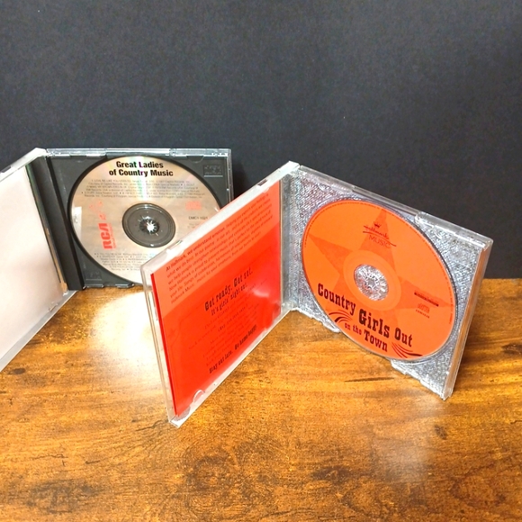 Lot of 2 Country Music CDs, Great Ladies Of & Country Girls Out On The Town - Picture 4 of 5